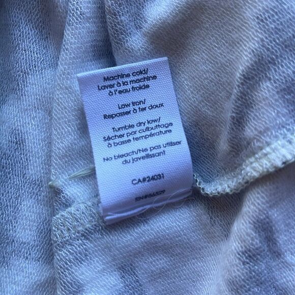 Its Simpli Zen turtleneck cream/Black super Soft Like New PTP 20’L25’ L - Picture 5 of 7